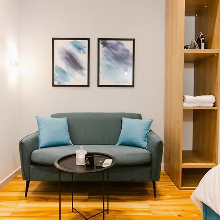 Durres Str Modern Apartments - The Nest Tirana Esterno foto