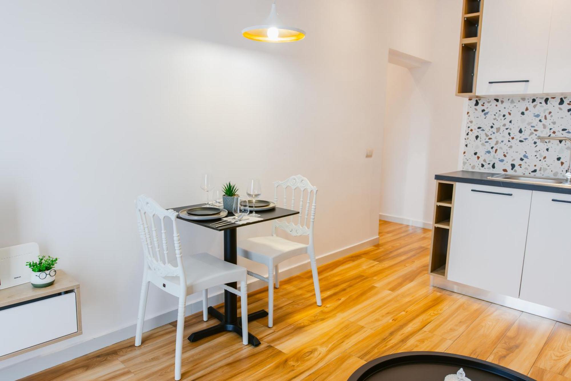 Durres Str Modern Apartments - The Nest Tirana Esterno foto
