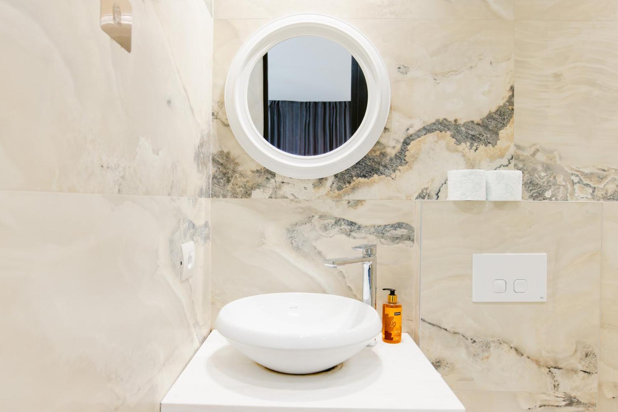 Durres Str Modern Apartments - The Nest Tirana Esterno foto