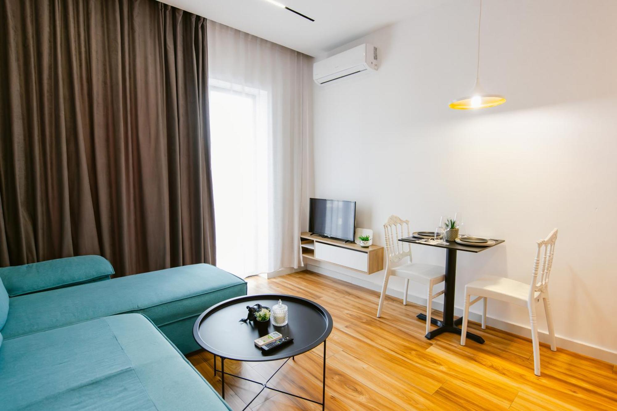 Durres Str Modern Apartments - The Nest Tirana Esterno foto